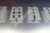 Tabliczki z numerami pokoi